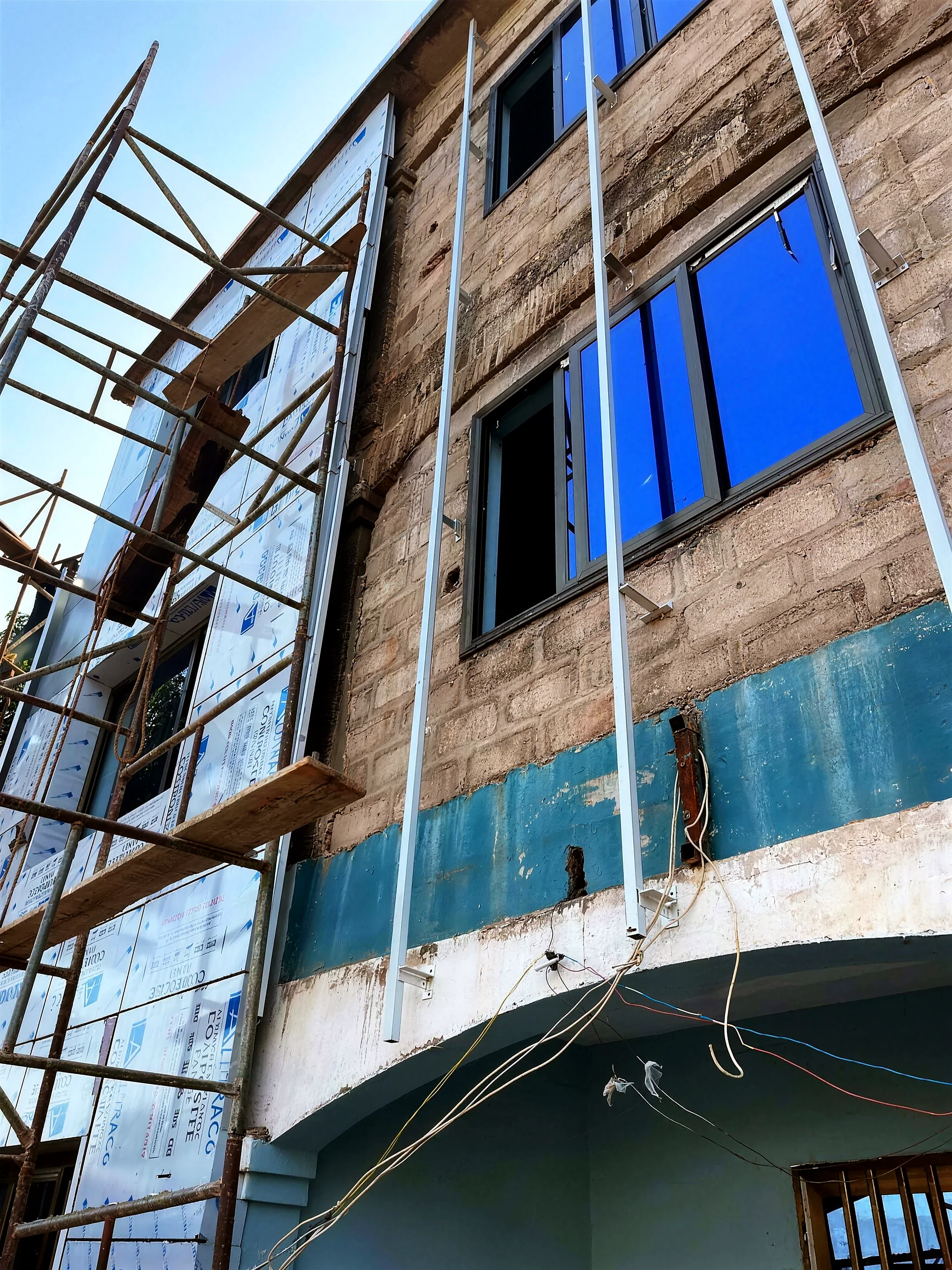 Façade en cours de finition